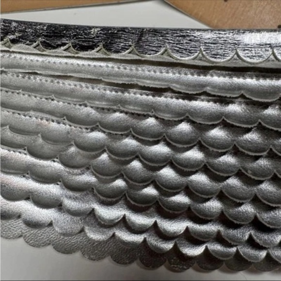 Vintage Charles Jourdan Belt Women's Silver Tone Metallic Leather Made France M - Picture 5 of 10